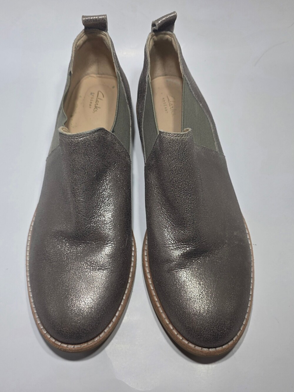 Clarks Women’s Size 9.5M Gray Metallic Leather Slip On Comfort Shoes EU 41